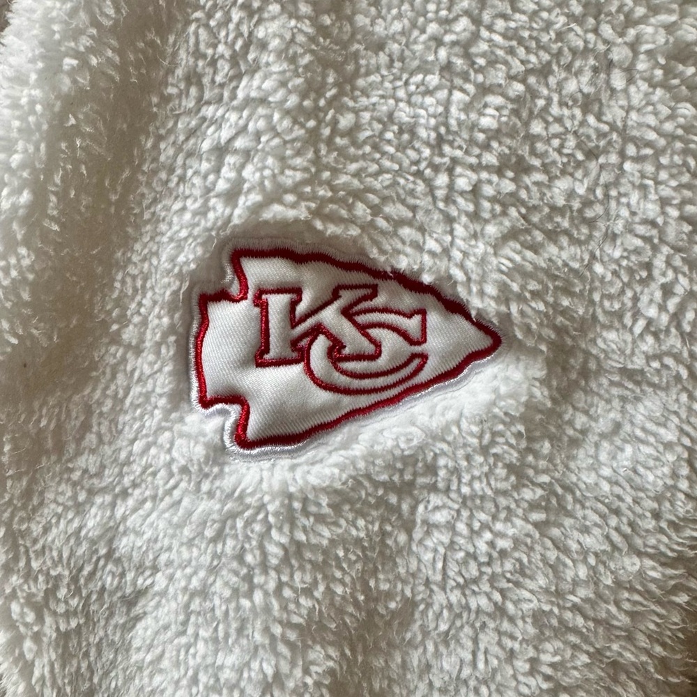 DKNY Sport White Kansas City Chiefs Cozy Pullover Hoodie - Picture 6 of 9